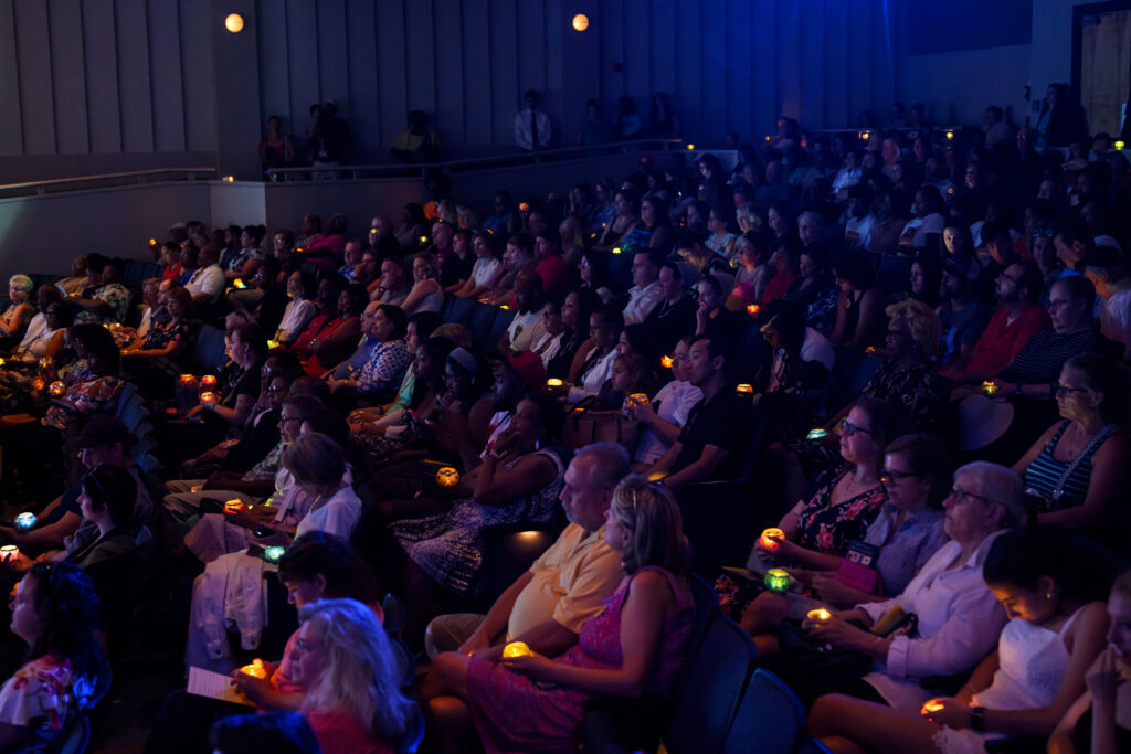 A large crowd holds illuminated candles to celebrate the legacies of organ, eye and tissue donors in Maryland, Northern Virginia and Washington, DC.