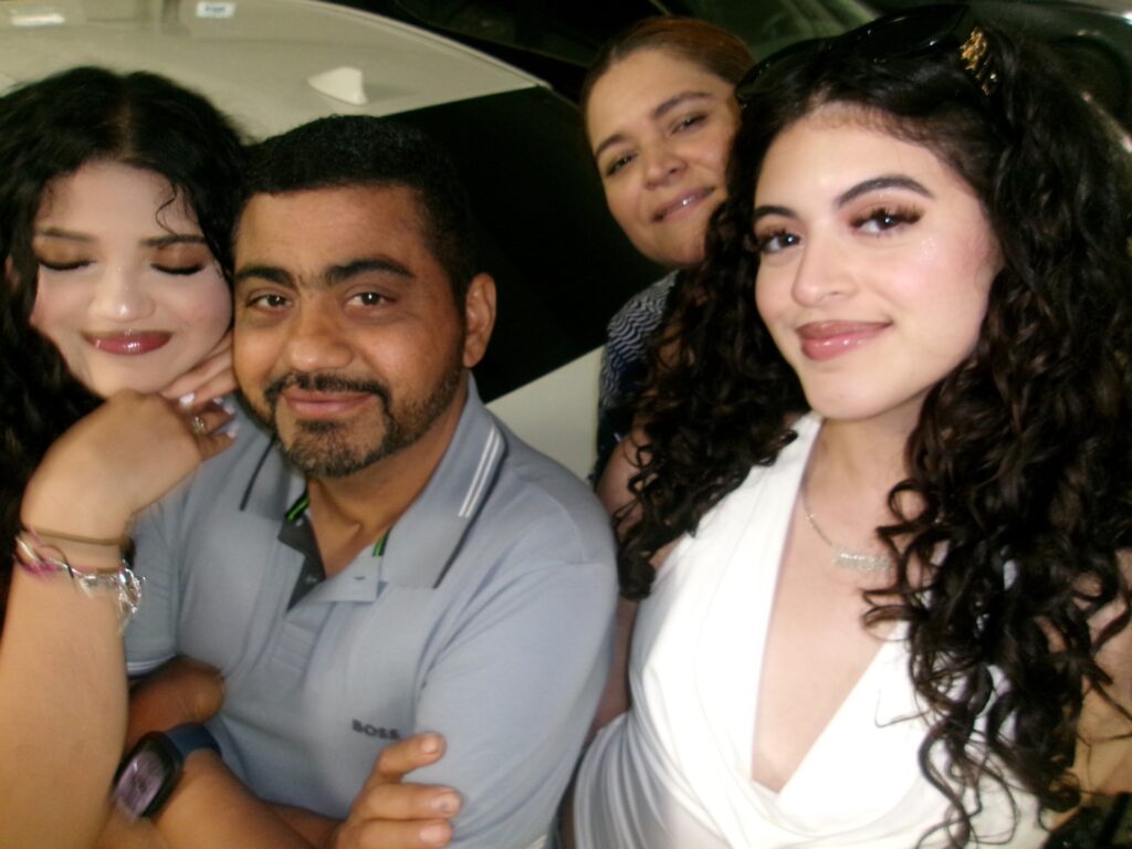 Leo Castillo with his wife Lesly and his two daughters, Gaby and Camila.